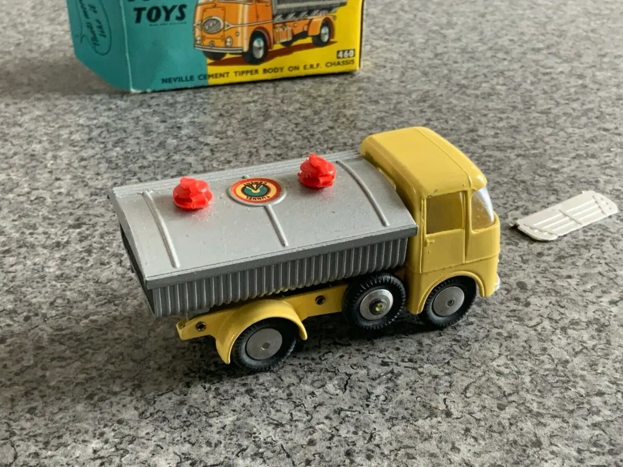 Billede 3 - Corgi Toys 460 Neville Cement Tipper Body E.R.F.