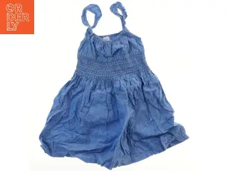 Blå sommerkjole med elastiske stropper fra Mini A Ture (str. 116)