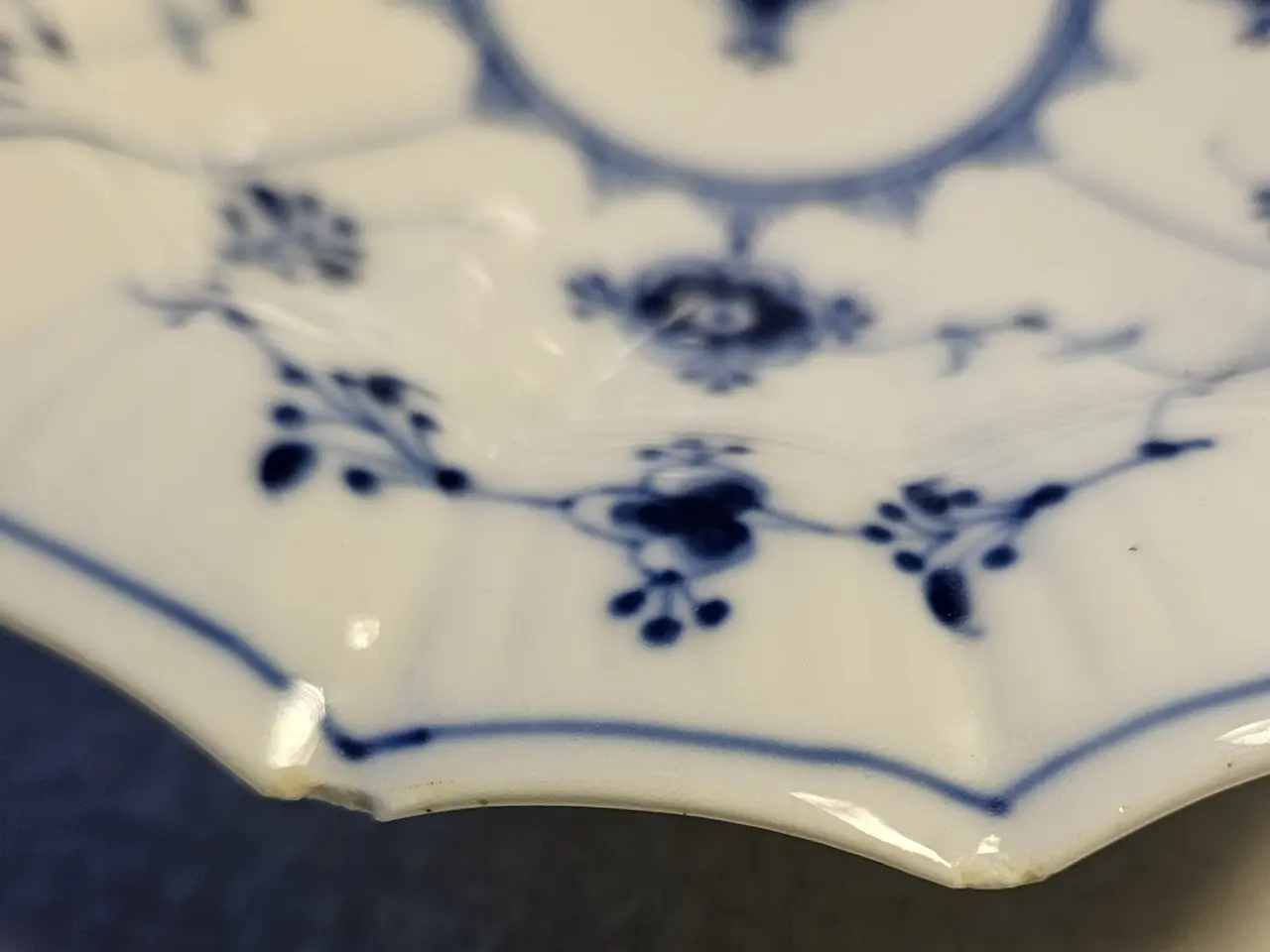 Billede 12 - Royal Copenhagen musselmalet kantede skåle 142/140