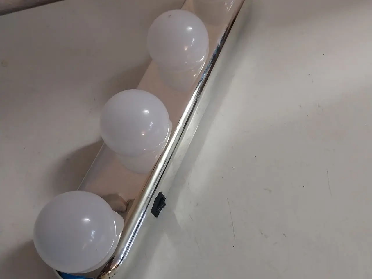 Billede 7 - Lampe. Makeup-lys med 4 pærer
