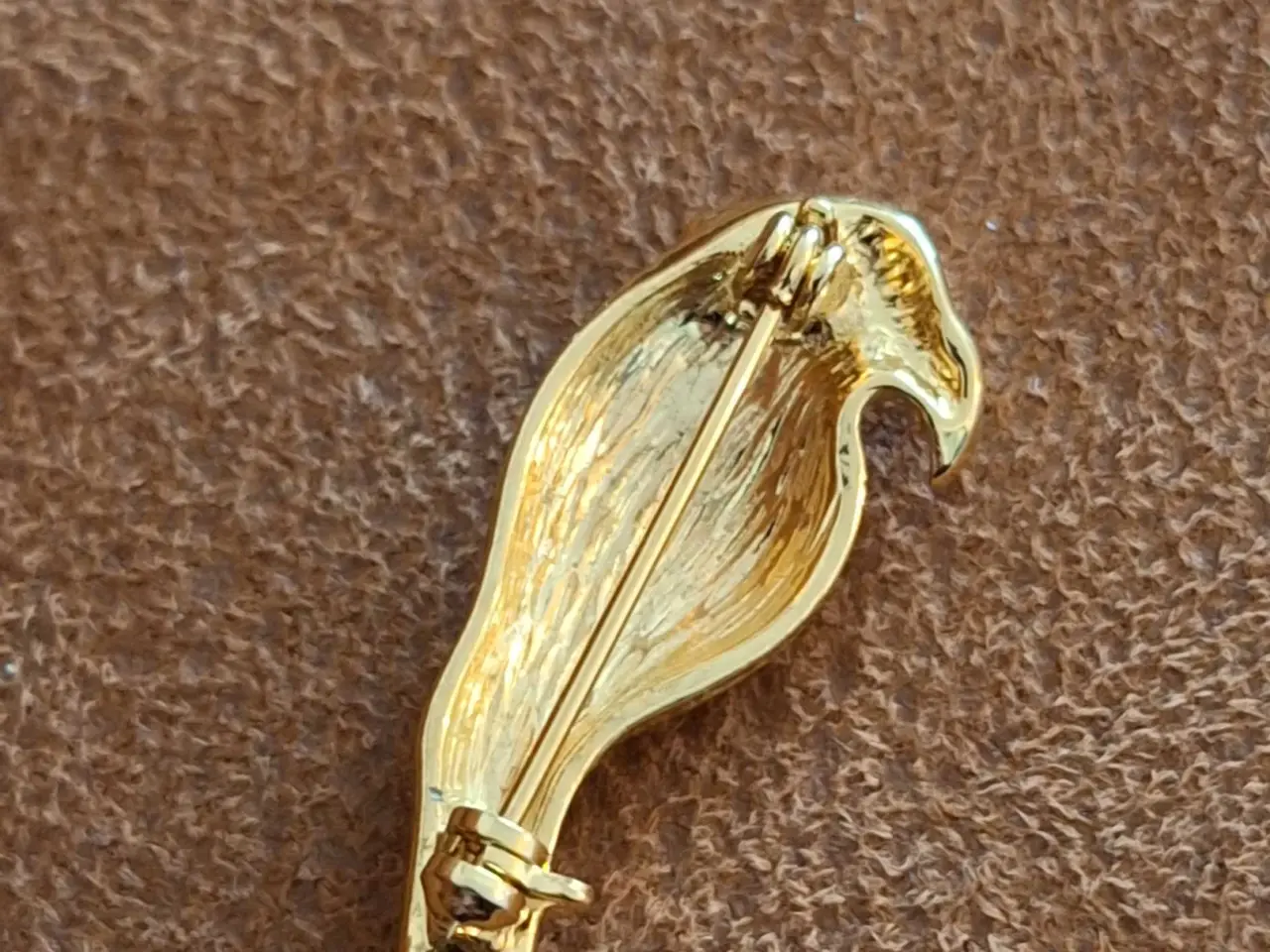 Billede 4 - Guldfarvet broche 