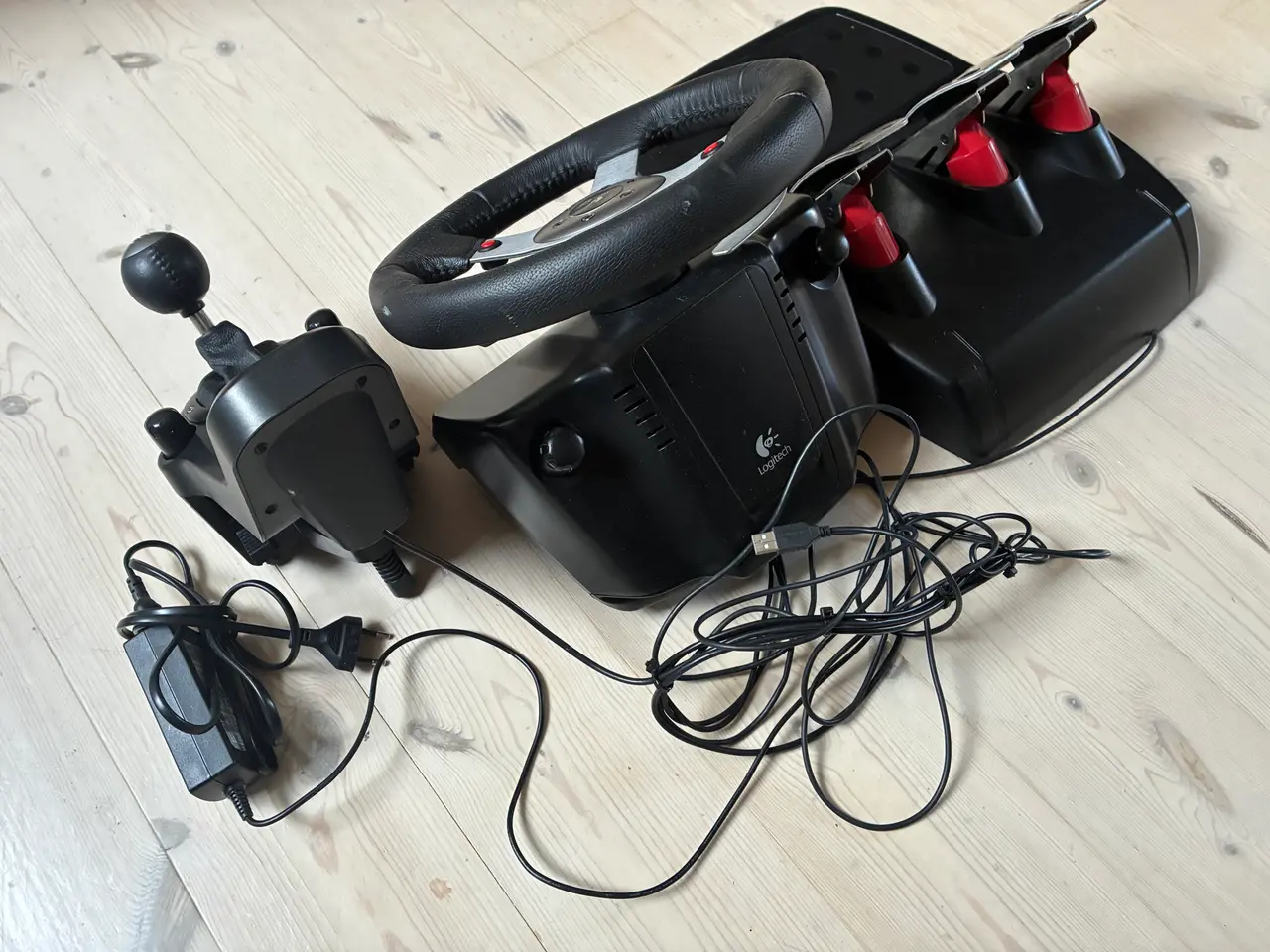 Billede 6 - Logitech G25 Rat, pedaler og gearstang.