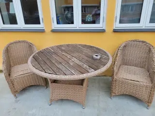 Havebordssæt sælges billigt.