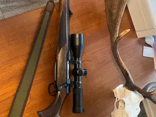 Links Sauer 202 med kikkert og Pard