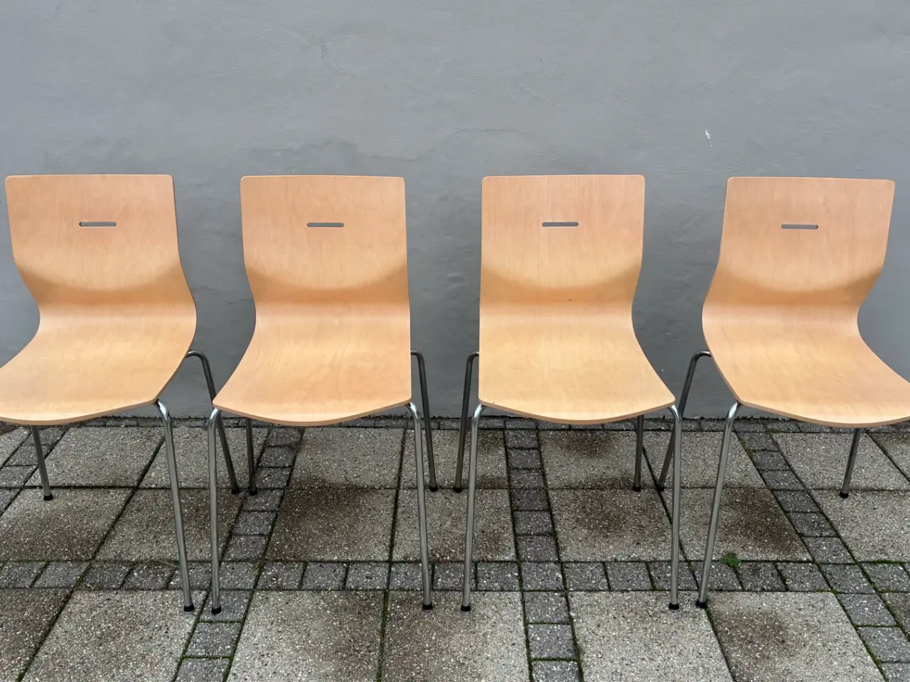 Billede 7 - 4 flotte stabelstole i lyst bøgetræ og krom