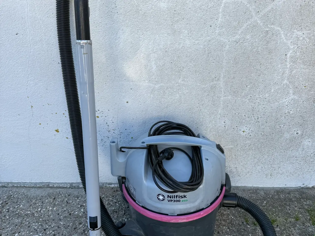 Billede 2 - Nilfisk VP300 eco støvsuger grå/lyserød.