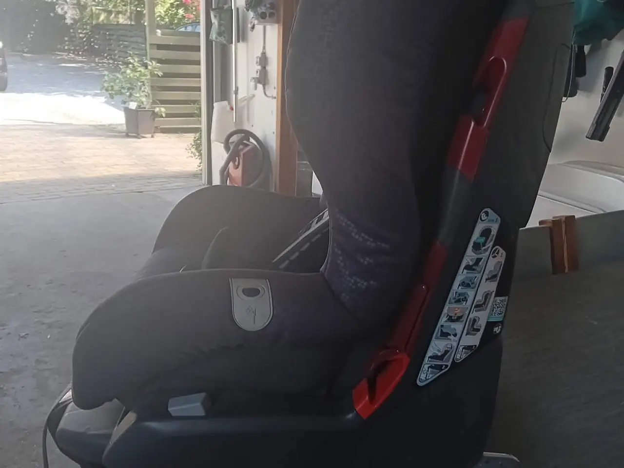 Billede 2 - Romer safefix plus autostol  op til 18 kg.