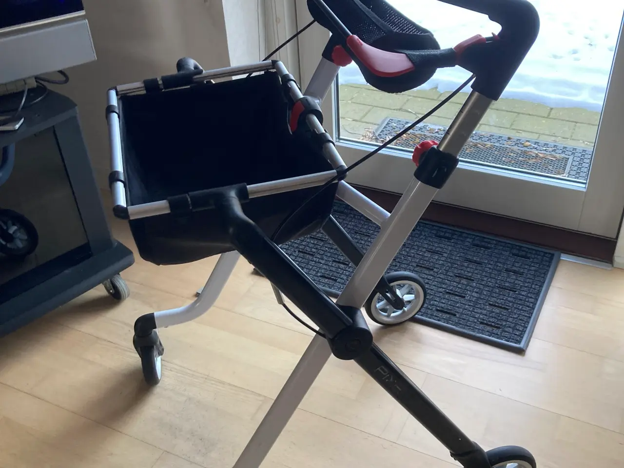 Billede 1 - Pixel Rollator, indendørs, hvid .