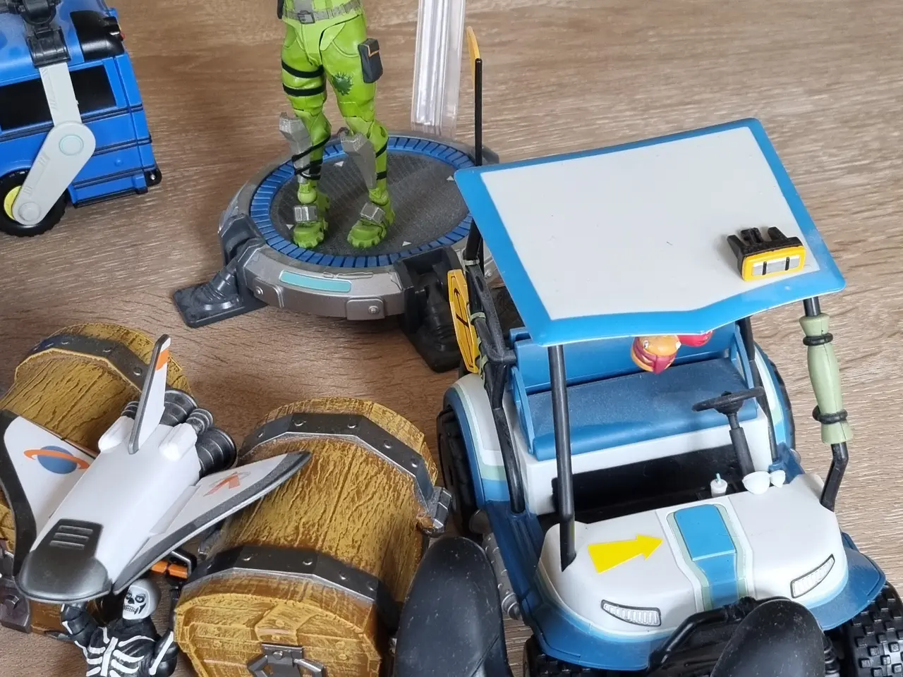 Billede 2 - Samling af Fortnite figurer og transportmidler