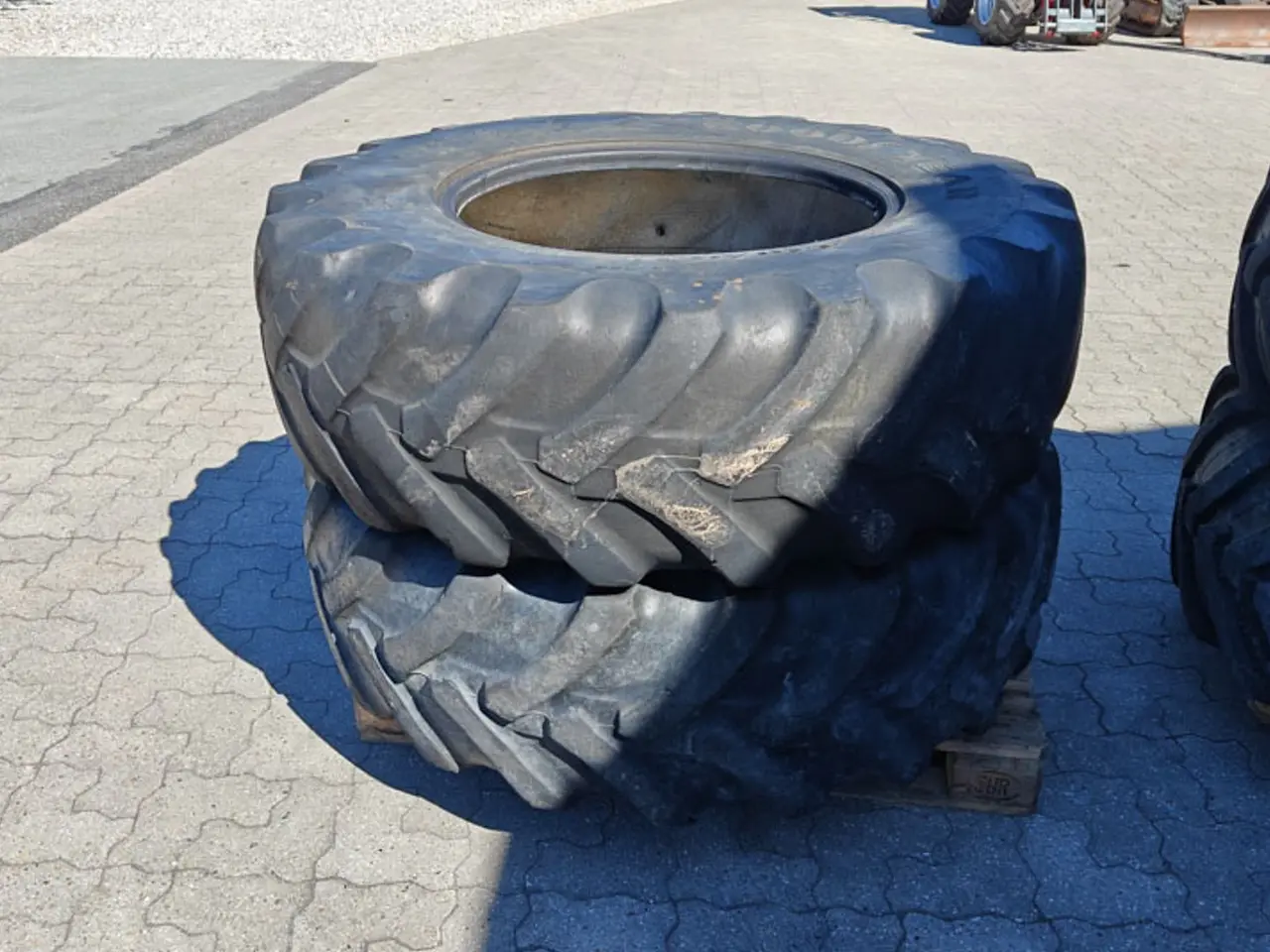 Billede 2 - Goodyear 440/80R28
