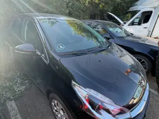 Peugot 208 2015