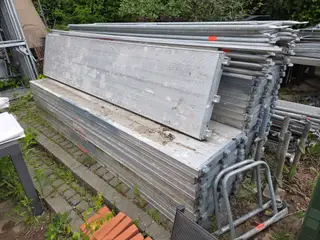 Layher stillads