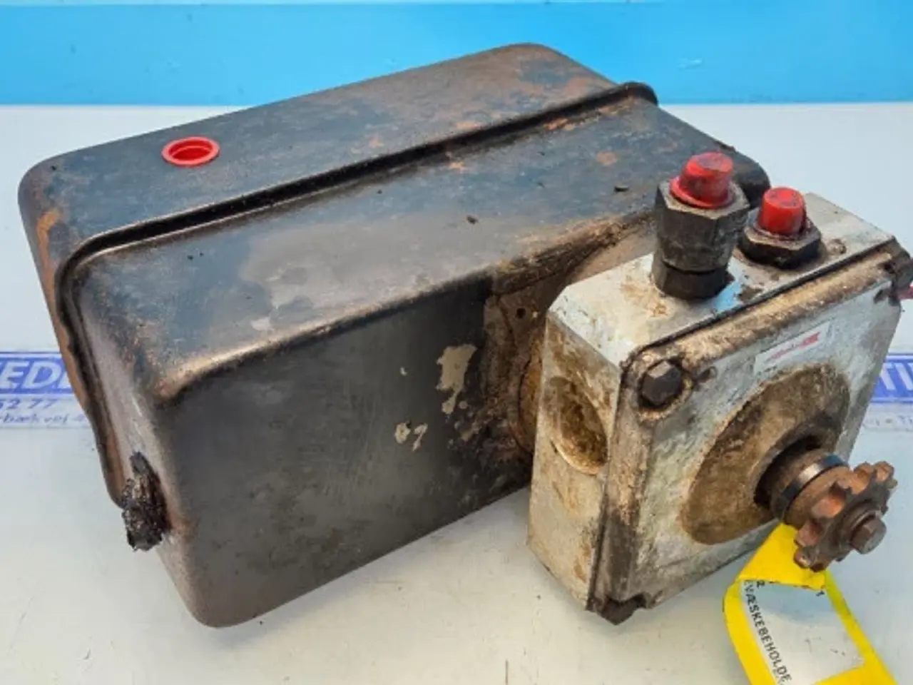 Billede 14 - New Holland BB920 Bremsevæskebeholder 84023034