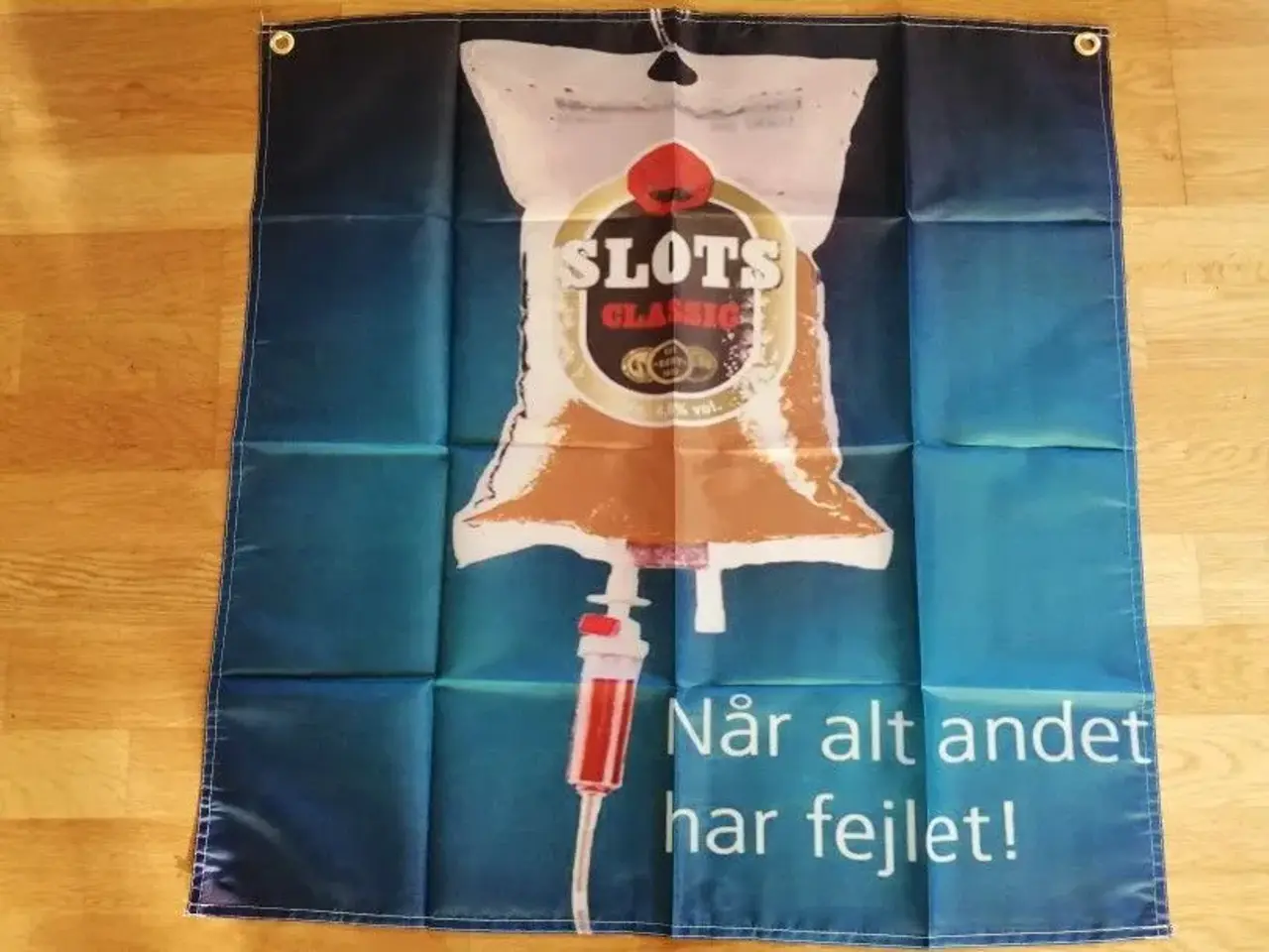 Billede 1 - øl banner som der er i loftet på Engelske barer