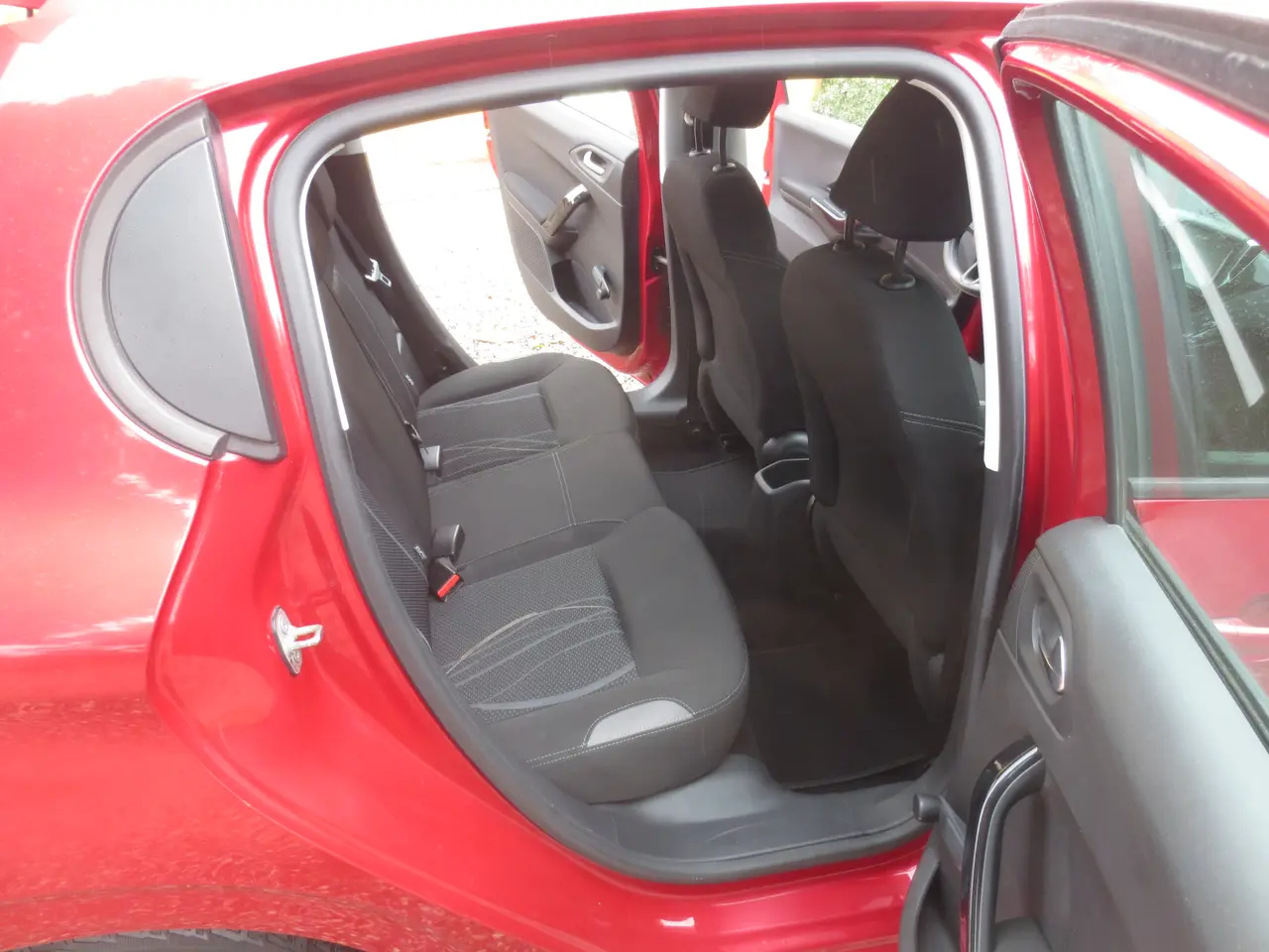 Billede 13 - Pæn Peugeot 208 1.2 i År 14. Nysynet.