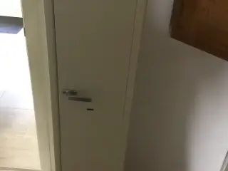 Våbenskab og våben sælges