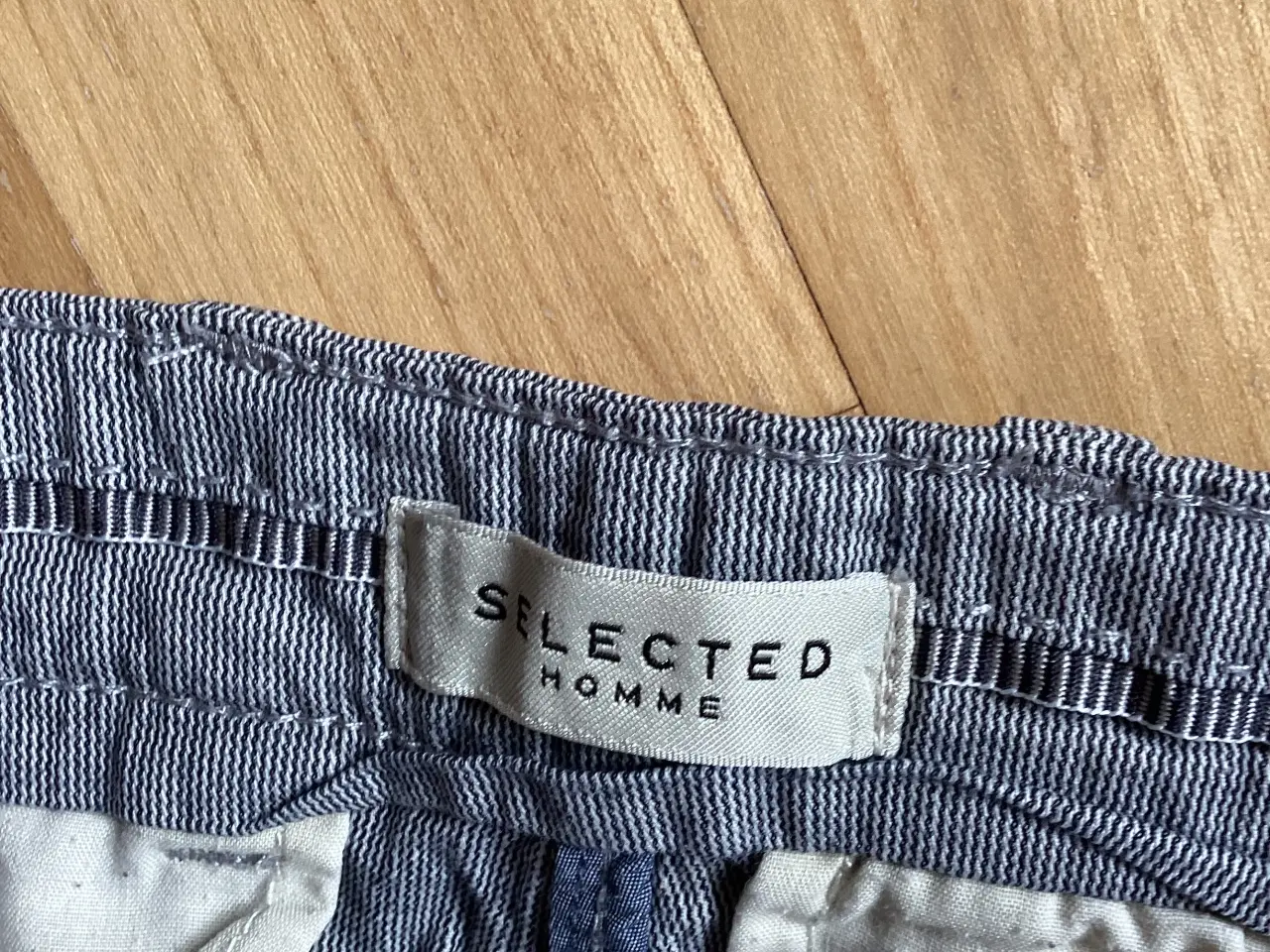 Billede 3 - Tyndstribet shorts fra Selected
