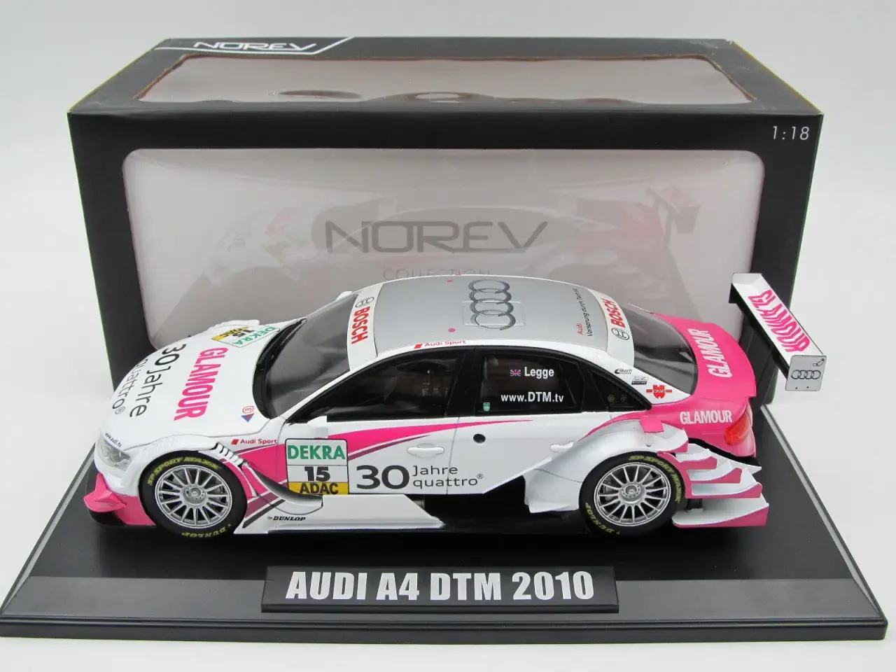 Billede 2 - 2010 Audi A4 DTM #15 1:18  Driver: Katherine Legge