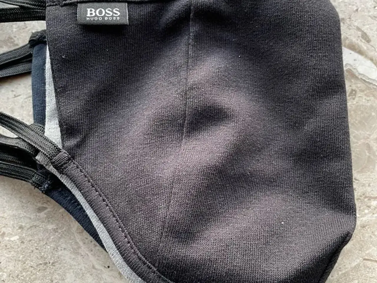 Billede 4 - Tre stk. nye HUGO BOSS mundbind i æske