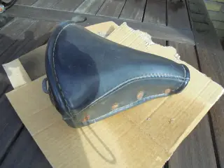 Vintage sadler og cykellåse