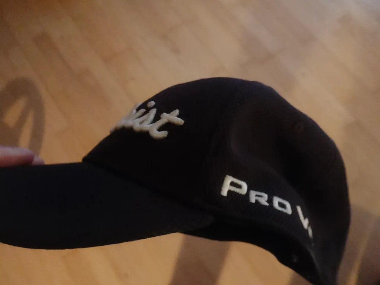 Billede 2 - 2 x Titleist caps. 1 hvid og 1 sort