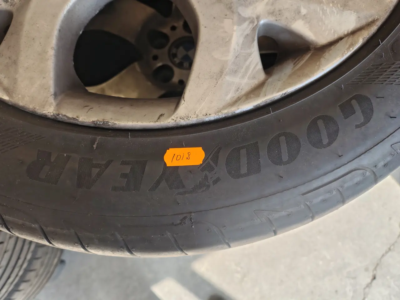 Billede 4 - Fire alufælge med dæk GOOD YEAR 255/45 R 18