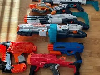 14 Nerf guns