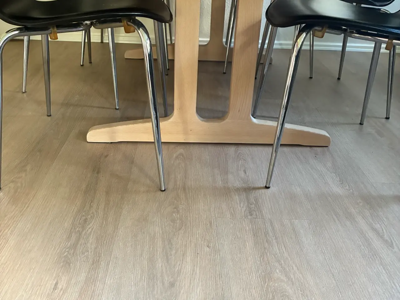 Billede 1 - Spisebord i sæbebehandlet bøg