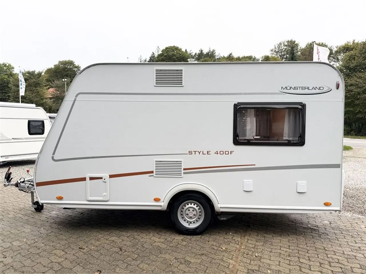 Billede 5 - 2022 - LMC Style 400 F Dobbeltseng-Gulvtemp.-Mover-Telt-LET VOGN