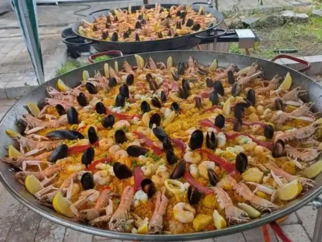 Billede 1 - Paella,Tapas, Helstegt Pattegris