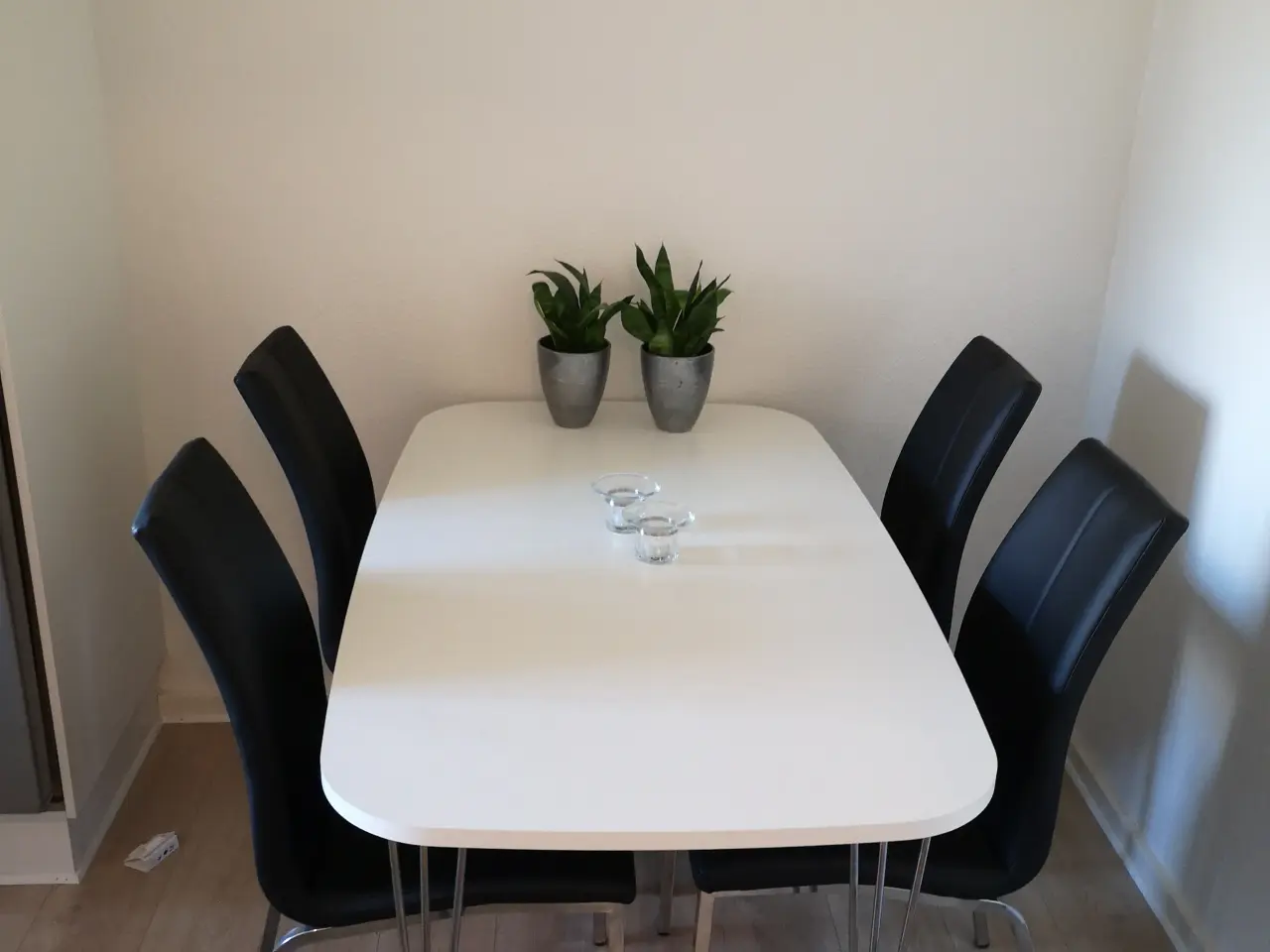 Billede 1 - spisebord (uden stole)