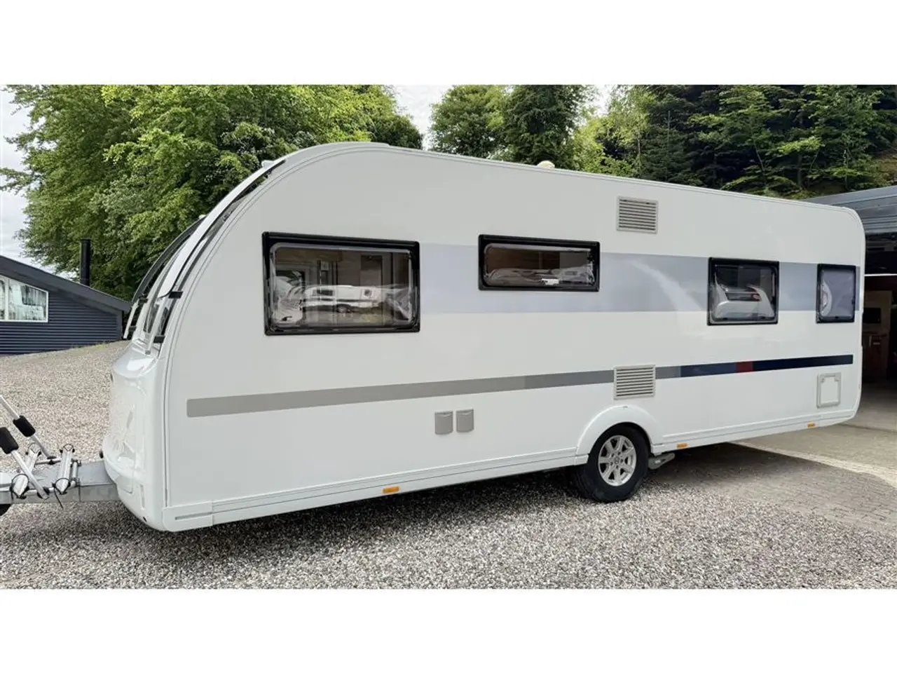 Billede 4 - 2021 - Adria Adora 613 UT Alde Centralvarme   Queensbed-Alde-Gulvtemp.-Endebad-Mover-Telt