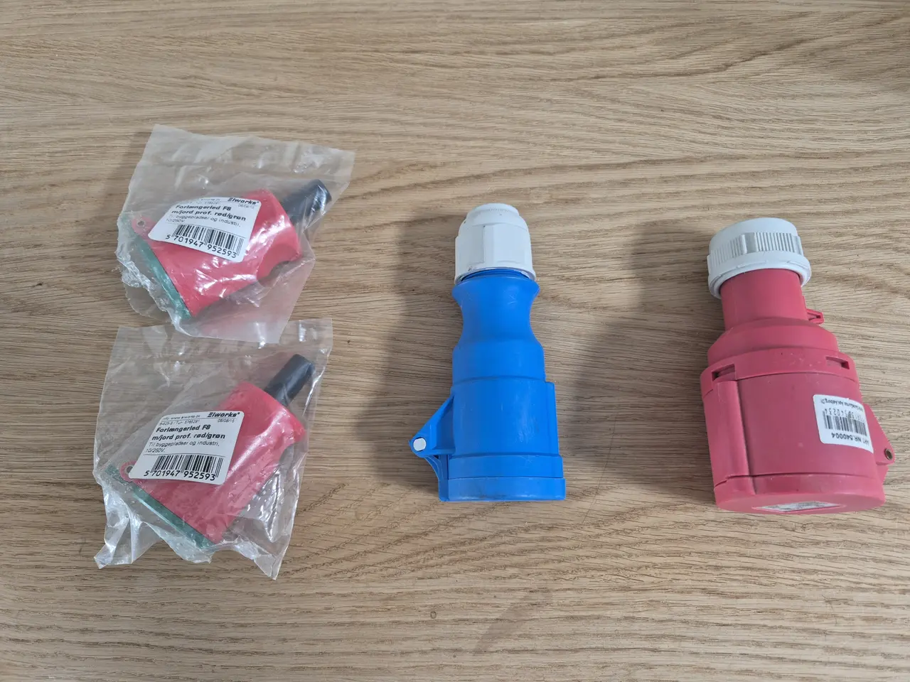Billede 1 - Diverse Stik Sælges samlet,