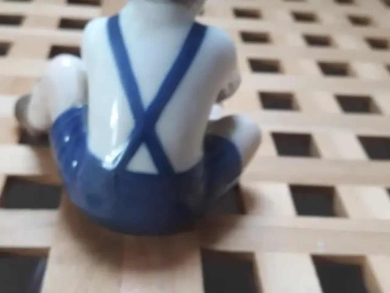 Billede 4 - Figur Dreng med klodser, Bing & Grøndahl