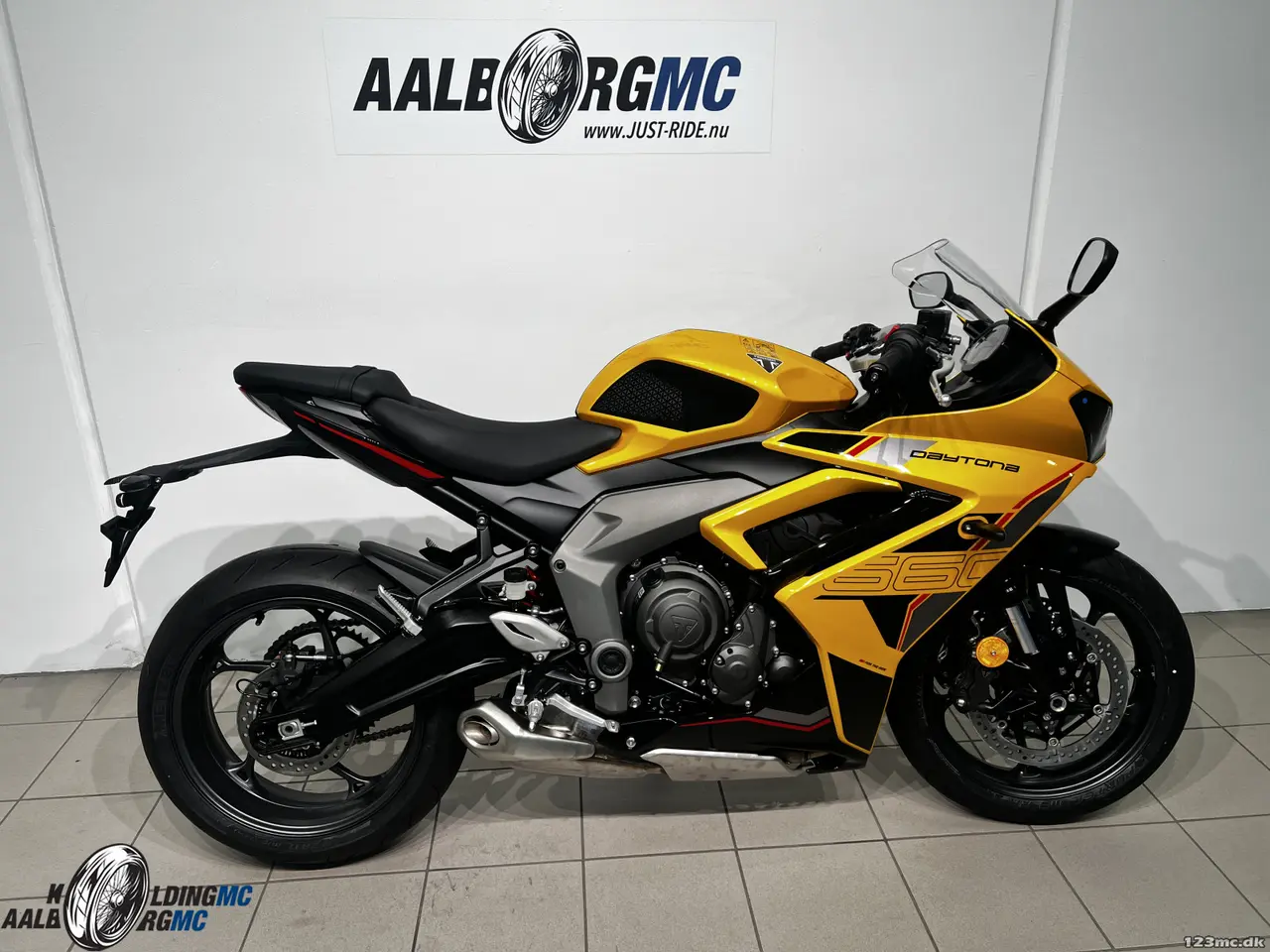 Billede 1 - Triumph Daytona 660 Cosmic Yellow / Sapphire Black