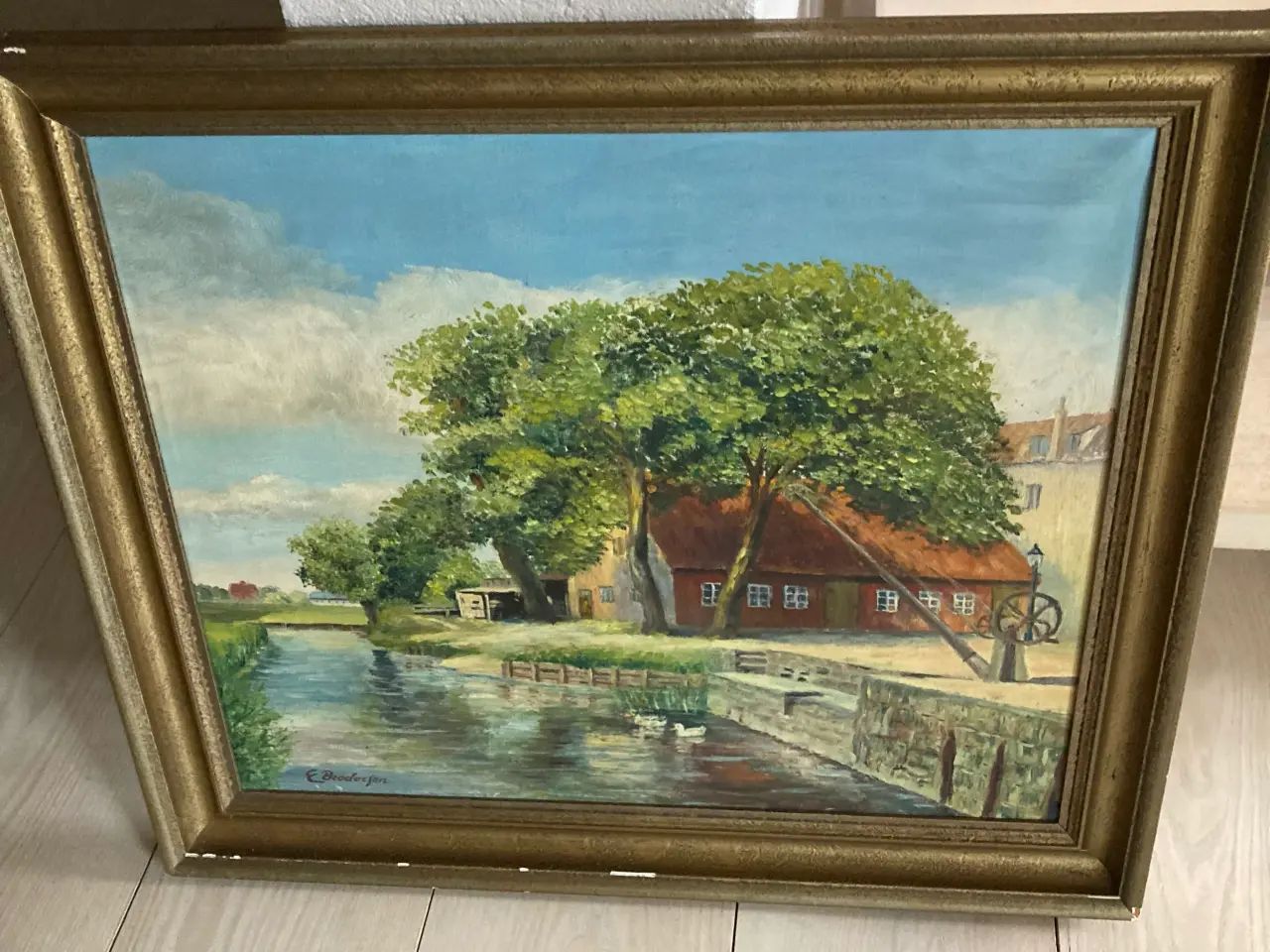 Billede 2 - E. Brodersen maleri landskab med hus og å i ramme