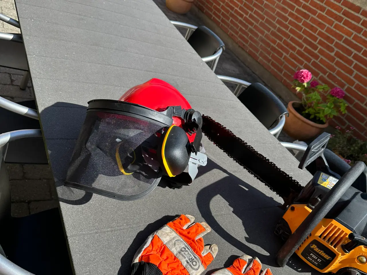 Billede 7 - Motorsav, hjelm og sikkerhedshandsker