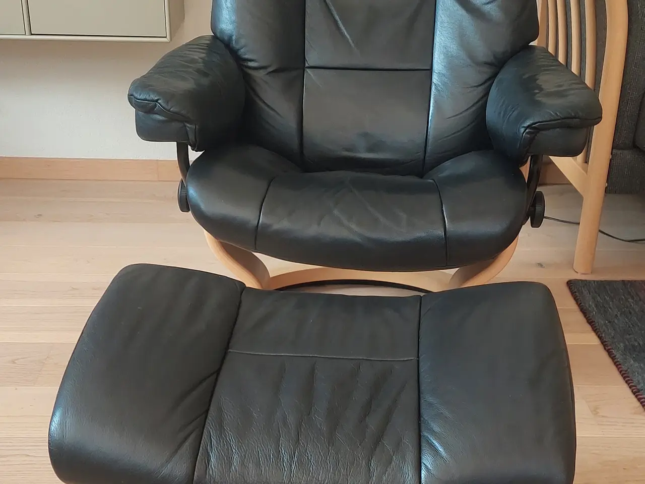 Billede 1 - Stressless stol med fodskammel