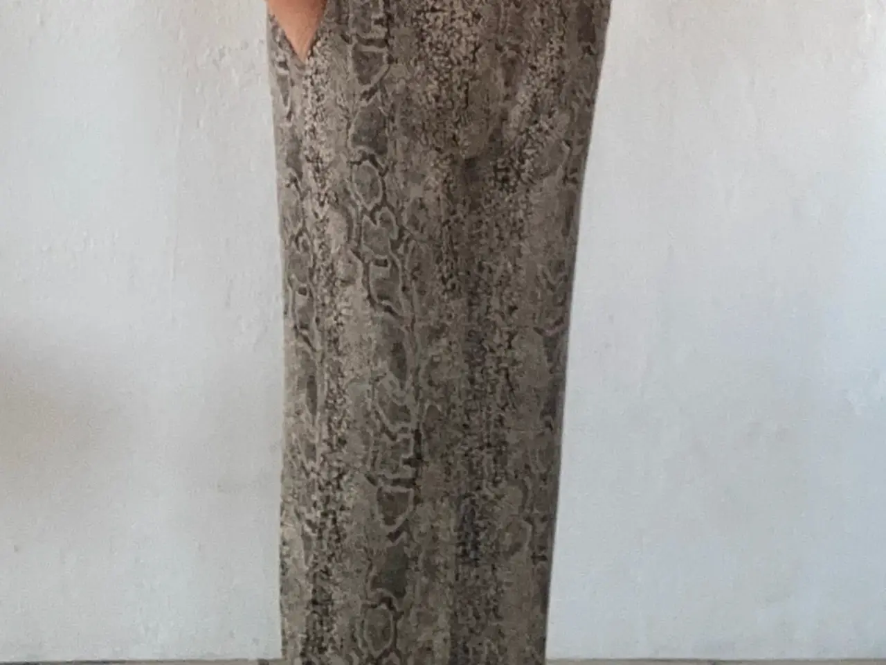Billede 1 - By Malene Birger slangeprint‑bukser – helt nye 🤩