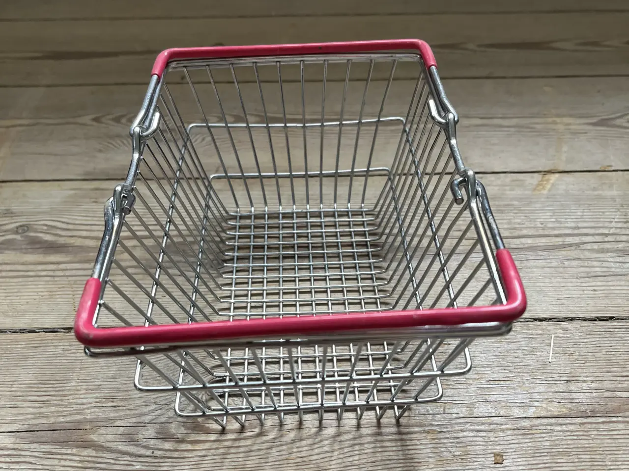 Billede 4 - Lille indkøbskurv i metal