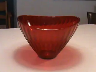 Rød oval glasskål, Randi
