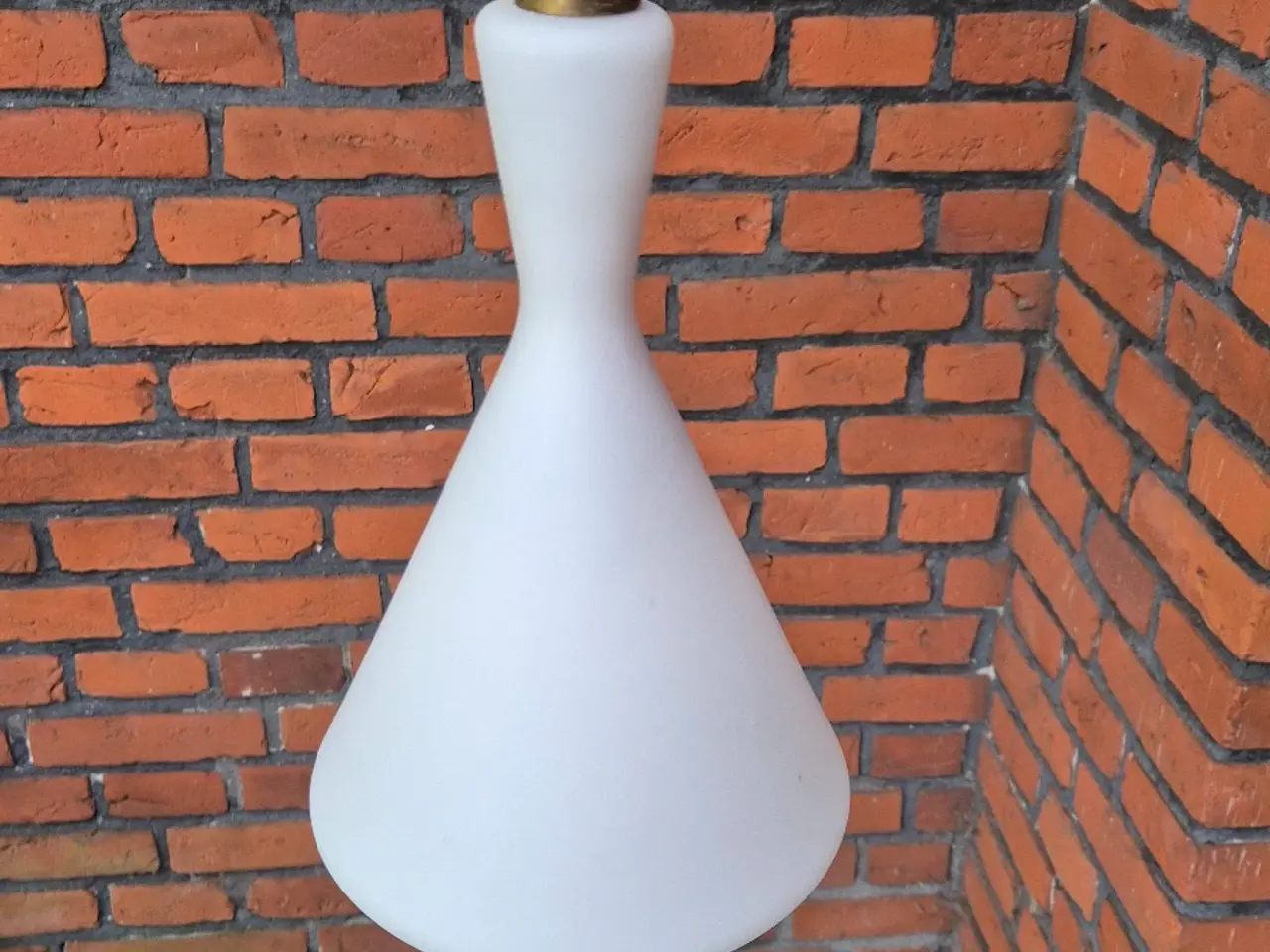 Billede 3 - Høj pendel i opalglas med flot og unikt design