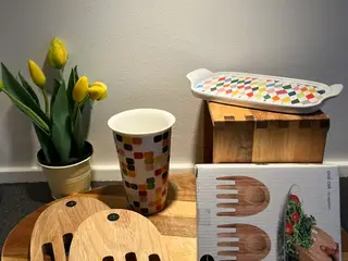 Sagaform salatbestik, porcelænsbakke og stort krus