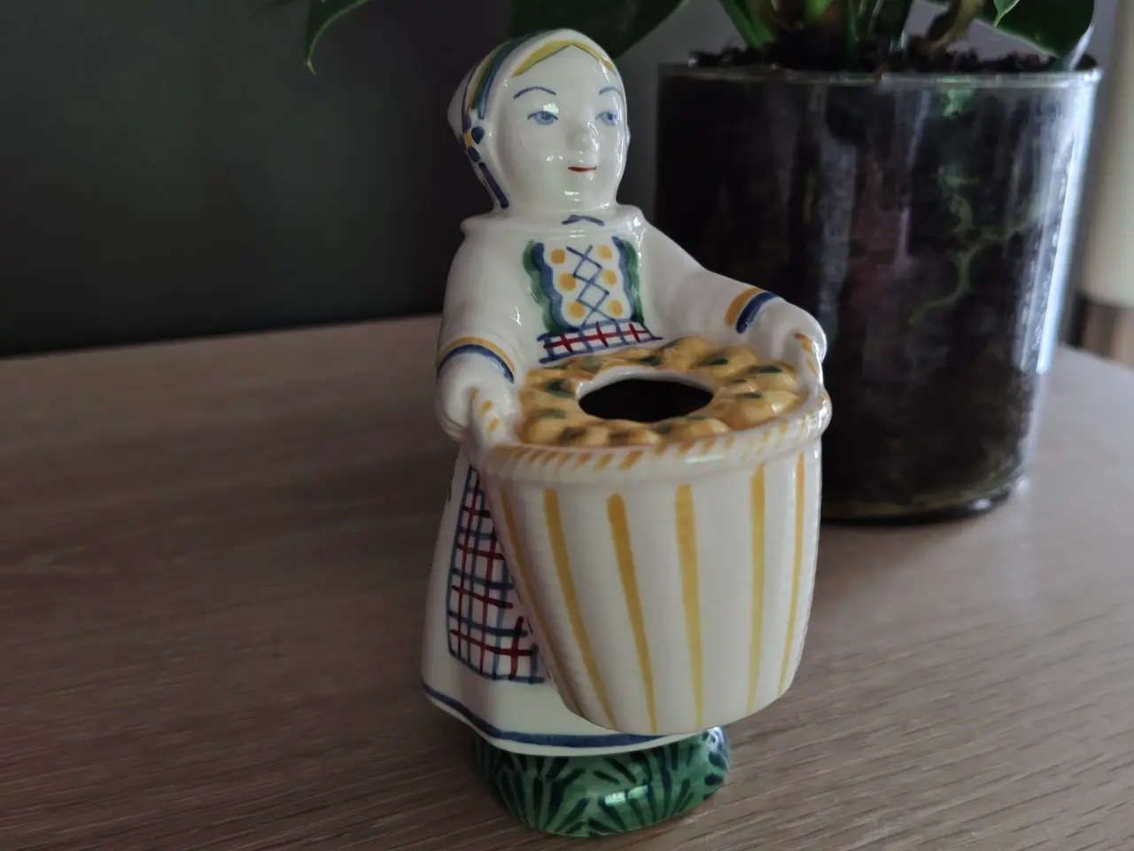 Billede 1 - Aluminia "Kusine fra Amager" figur
