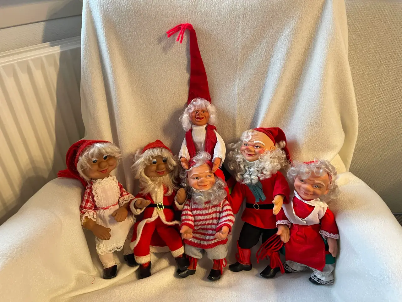Billede 1 - Festlig gammel nissefamilie sælges