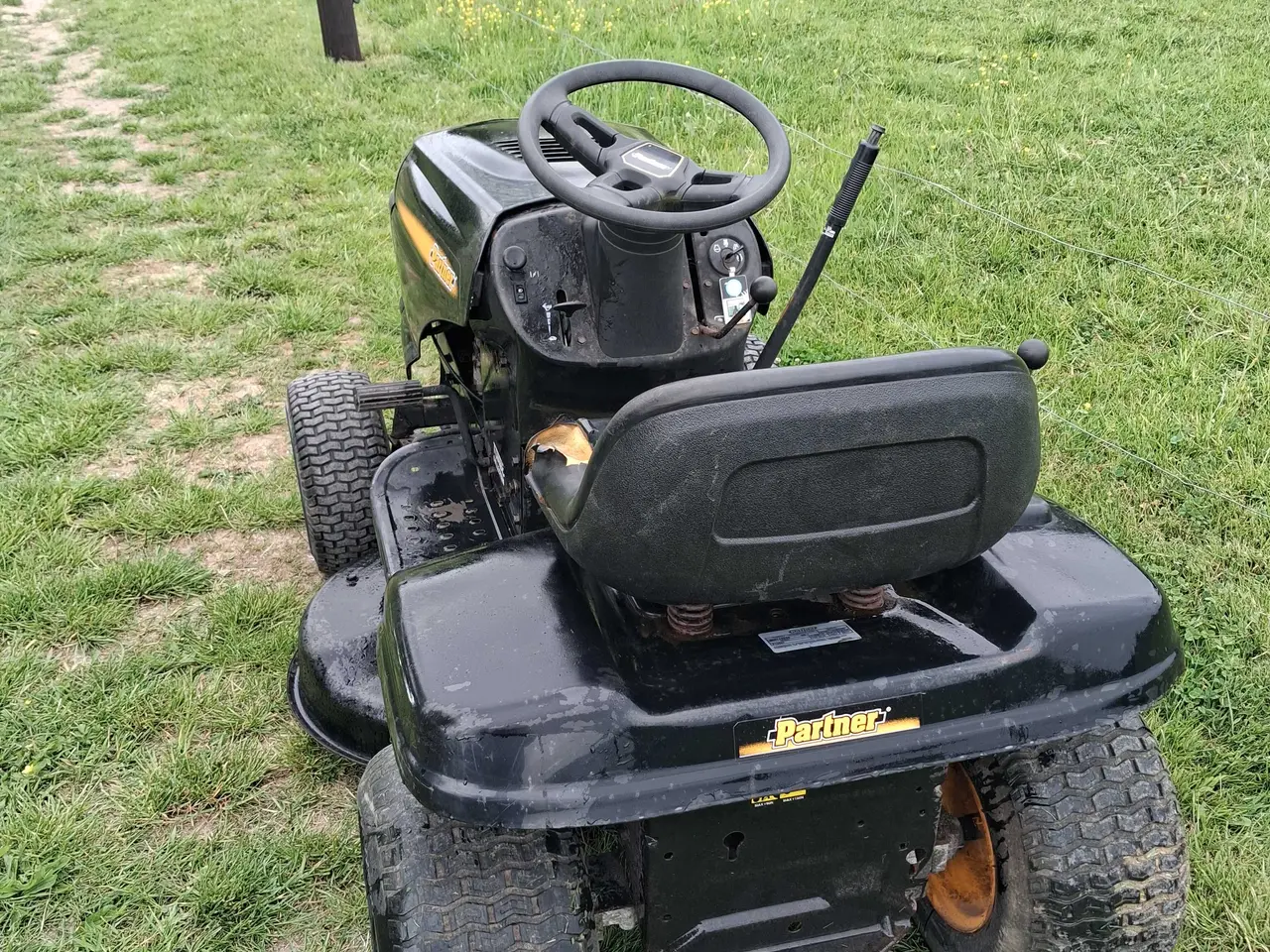 Billede 2 - Byde traktor Partner P12597 snart  og  køre