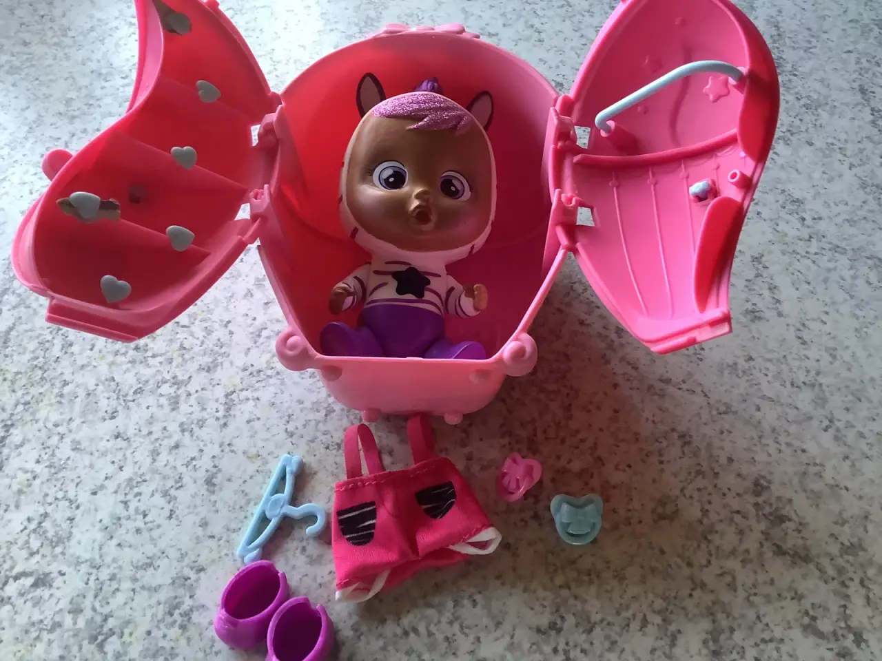 Billede 3 - Helt ny IMC Toys cry baby med hus og tilbehør