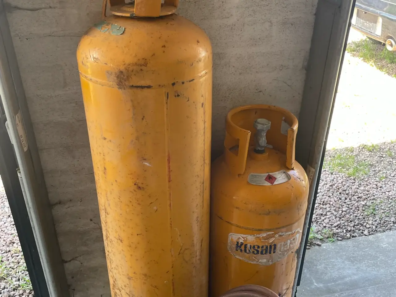 Billede 1 - 33 og 22 kg Gasflaske med gas