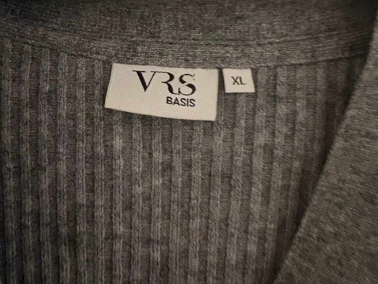 Billede 2 - Lækker grå cardigan i str. XL