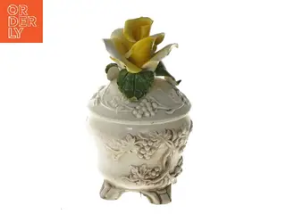 Dekorativ porcelænskrukke med rosemotiv (str. 15, cm)